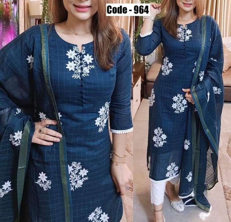 আকর্ষণীয় ডিজাইনে আনস্টিচড কটন থ্রি পিস