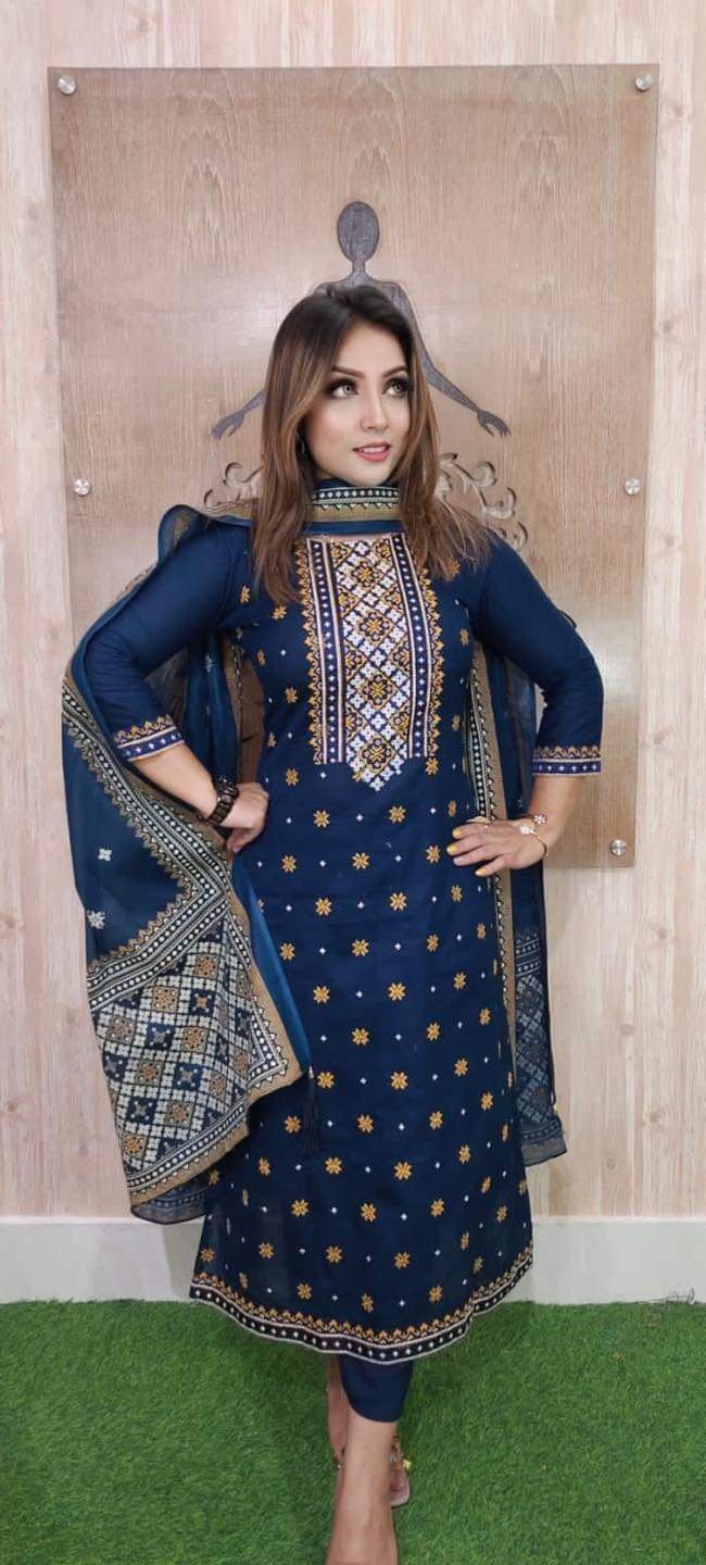 আকর্ষণীয় ডিজাইনে কটন থ্রি পিস